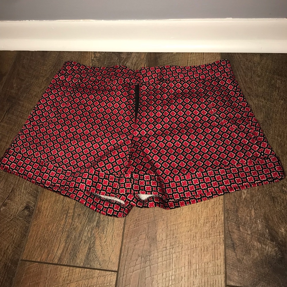 Judith march red and black shorts